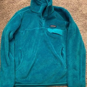BARELY WORN. Patagonia fleece pullover